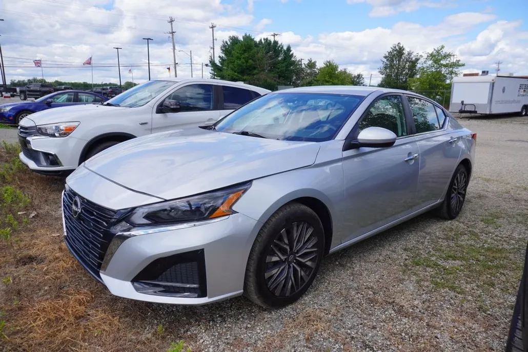 2023 Nissan Altima 2.5 SV photo 1
