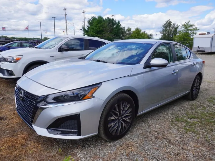 2023 Nissan Altima 2.5 SV photo 1