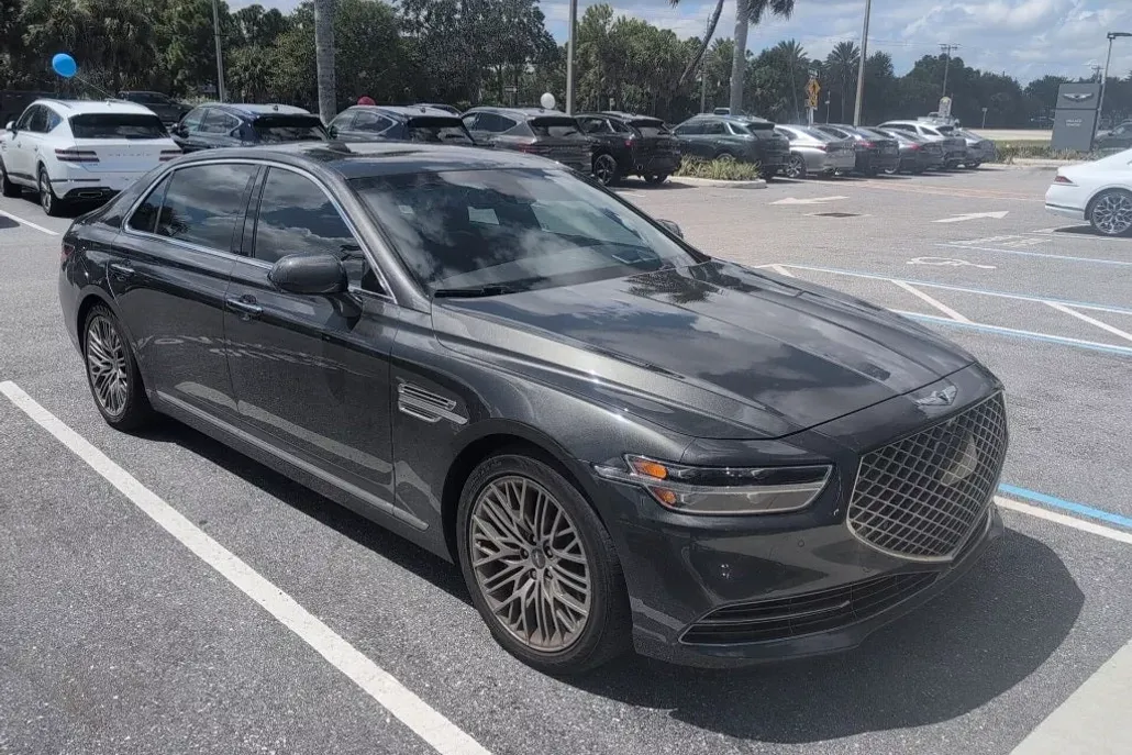 2022 Genesis G90 5.0 Ultimate photo 1