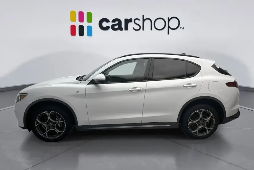 2022 Alfa Romeo Stelvio Ti photo 1