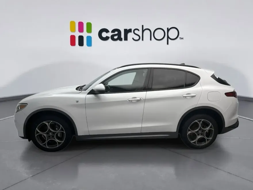 2022 Alfa Romeo Stelvio Ti photo 1