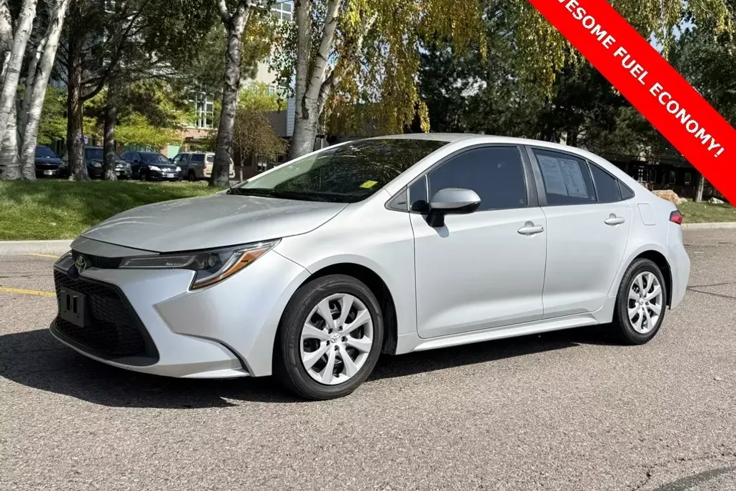 2021 Toyota Corolla LE photo 1
