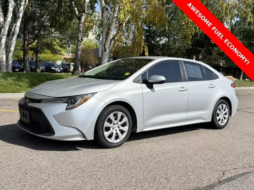 2021 Toyota Corolla LE photo 1
