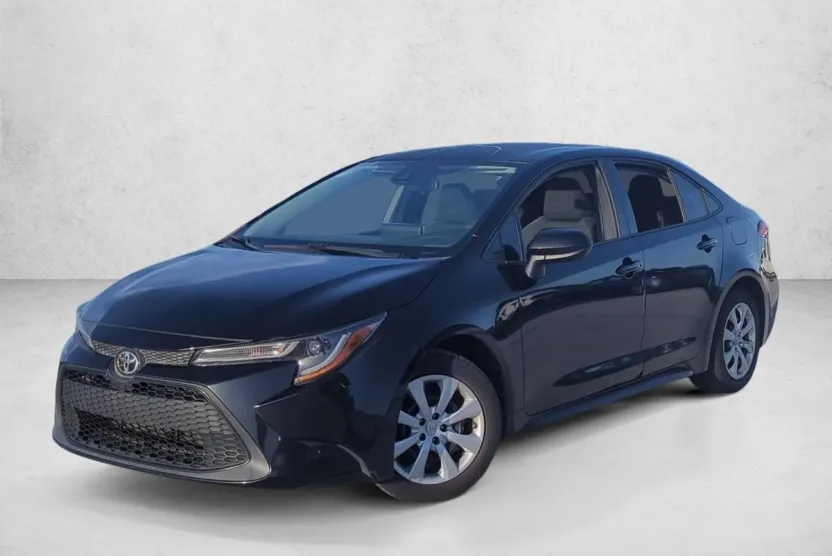 2021 Toyota Corolla LE photo 1
