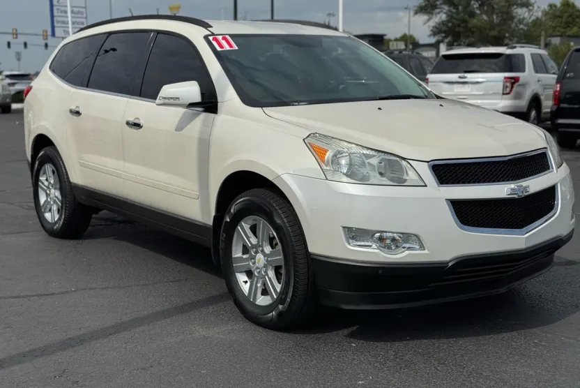 2011 Chevrolet Traverse 2LT photo 1