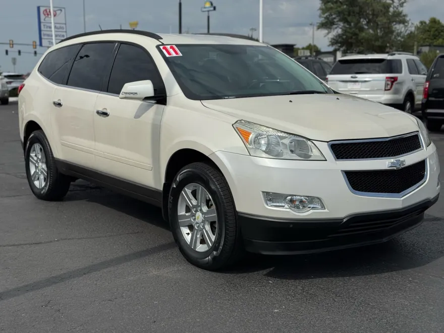 2011 Chevrolet Traverse 2LT photo 1