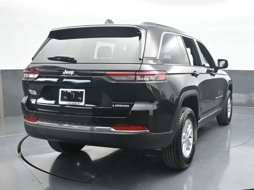 2025 Jeep Grand Cherokee Laredo photo 1