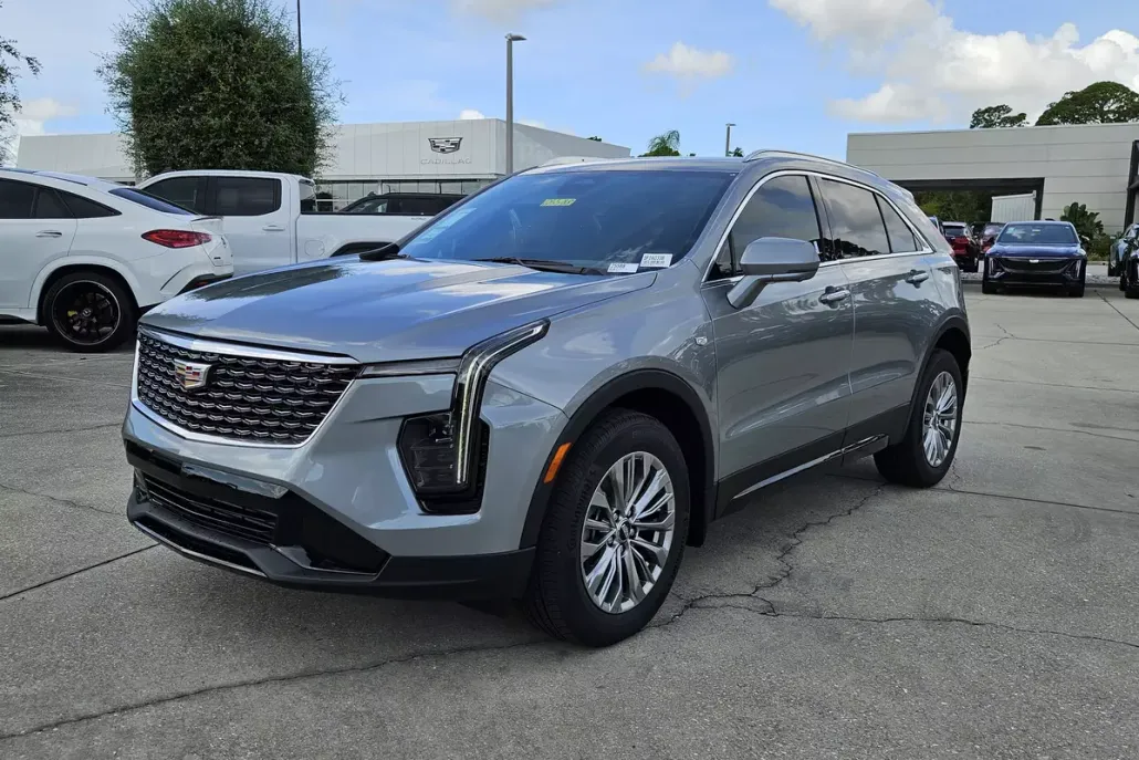 2025 Cadillac XT4 Premium Luxury photo 1