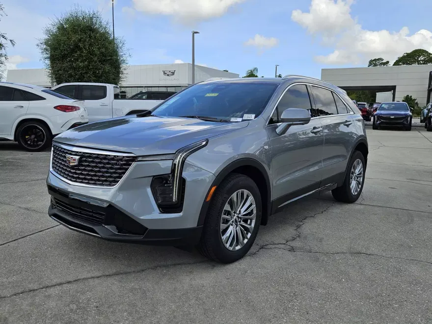 2025 Cadillac XT4 Premium Luxury photo 1