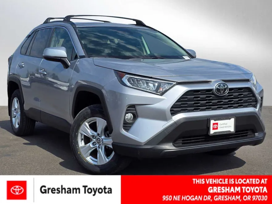 2020 Toyota RAV4 XLE photo 1