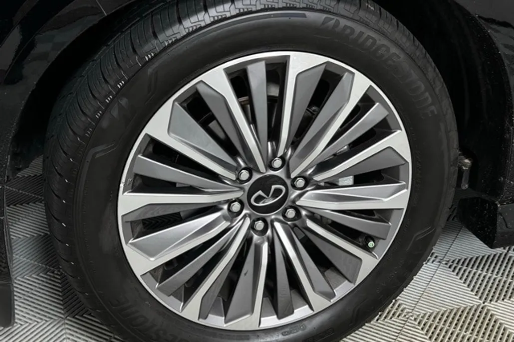 2025 Infiniti QX80 Luxe photo 1