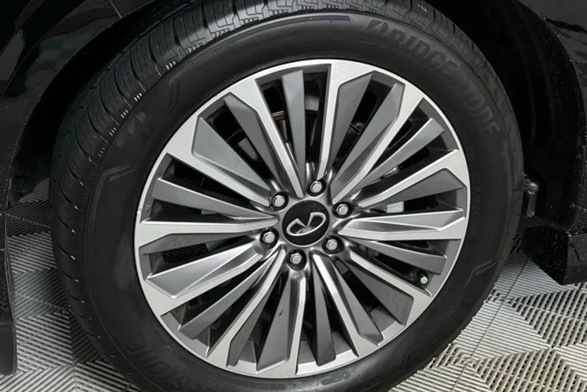 2025 Infiniti QX80 Luxe photo 1