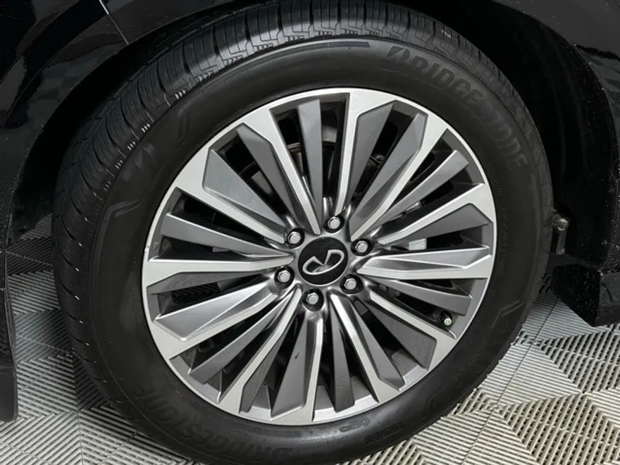 2025 Infiniti QX80 Luxe photo 1