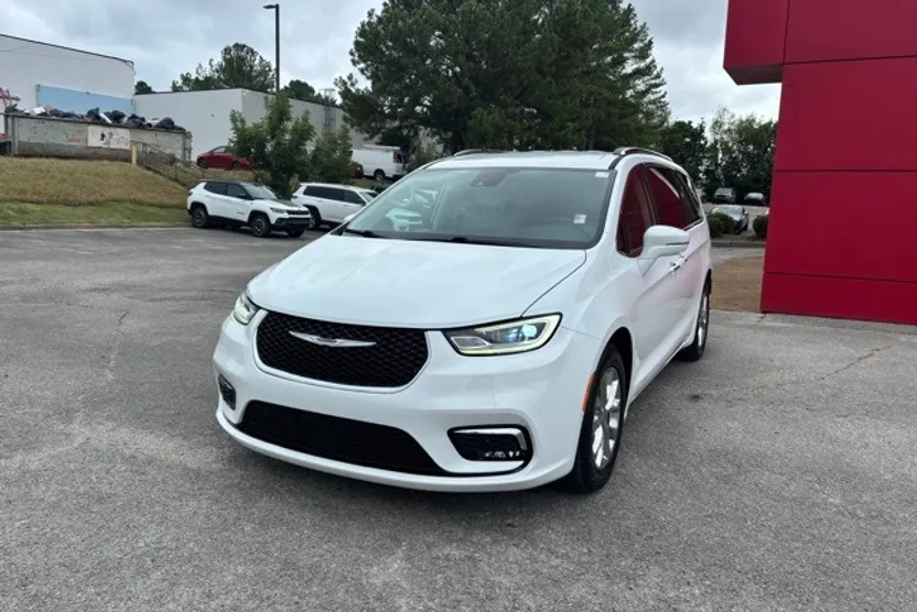 2021 Chrysler Pacifica Touring L photo 1