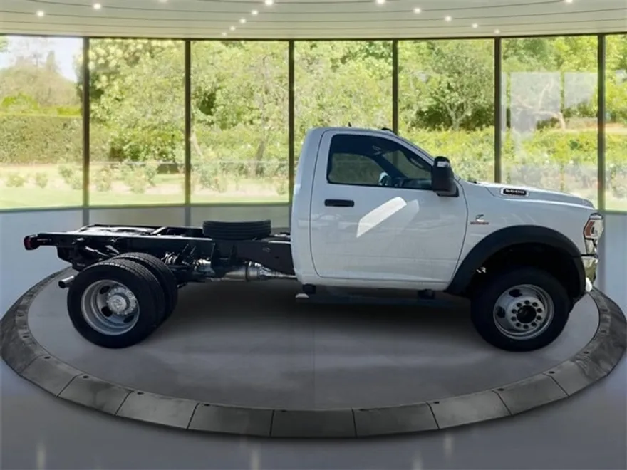 2024 Ram 5500 Tradesman photo 1