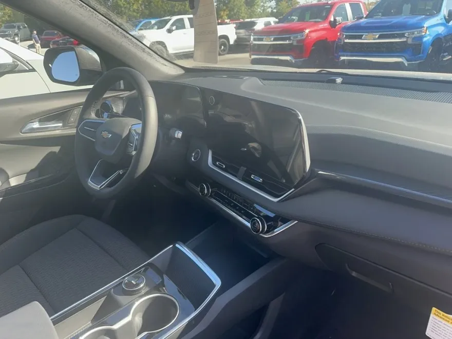 2026 Chevrolet Equinox LT photo 1