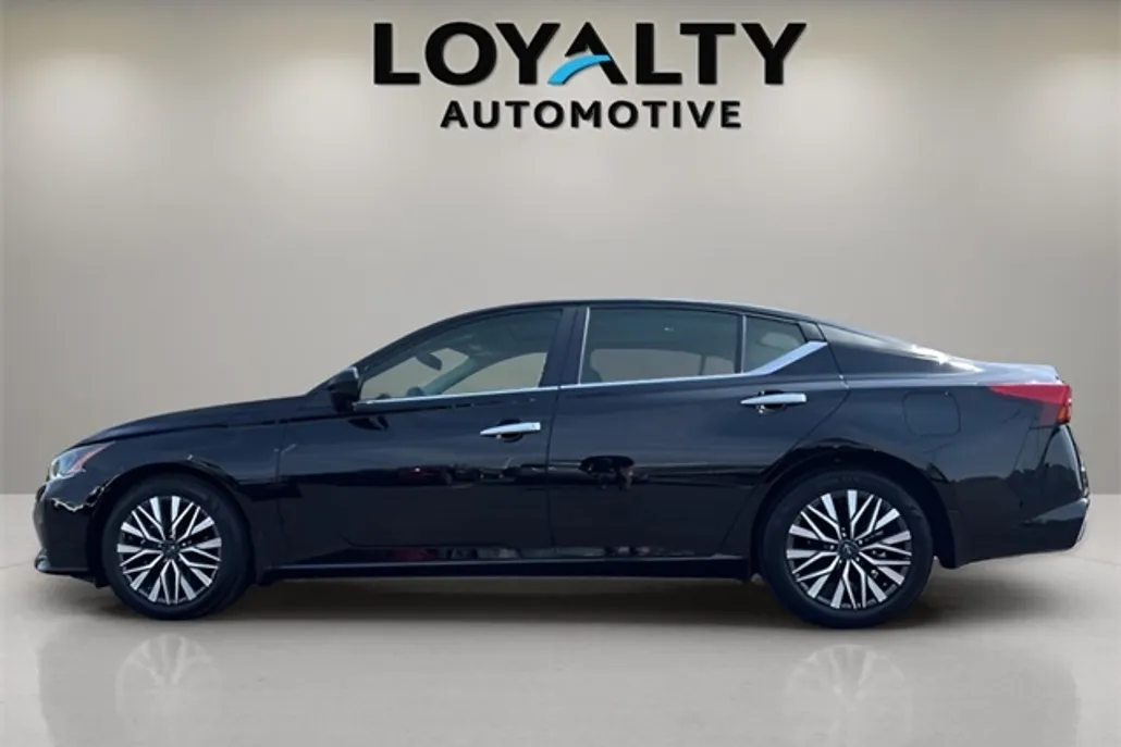 2024 Nissan Altima 2.5 SV photo 1