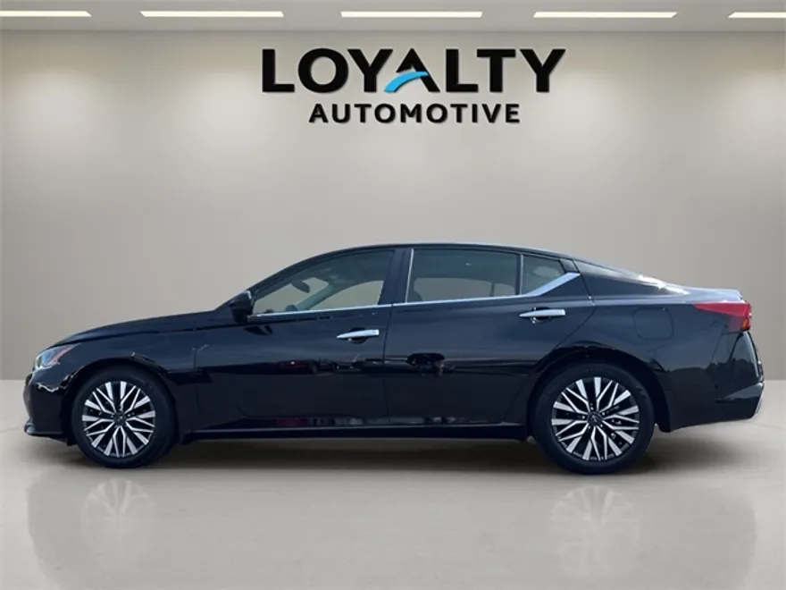 2024 Nissan Altima 2.5 SV photo 1