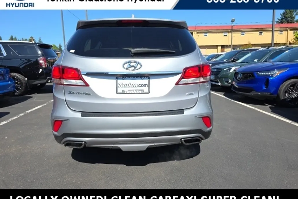 2017 Hyundai Santa Fe SE photo 1