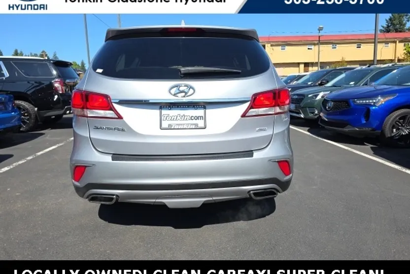 2017 Hyundai Santa Fe SE photo 1