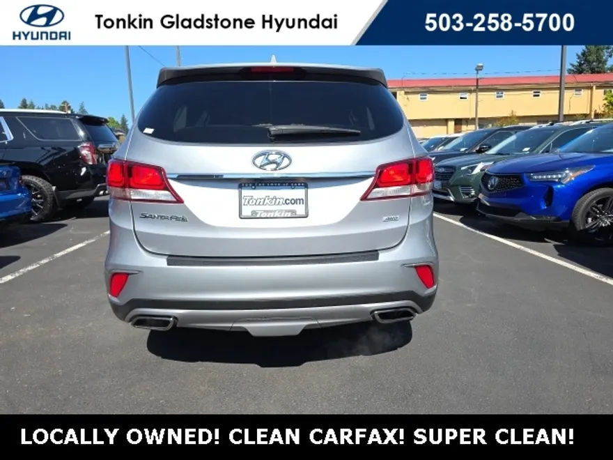 2017 Hyundai Santa Fe SE photo 1