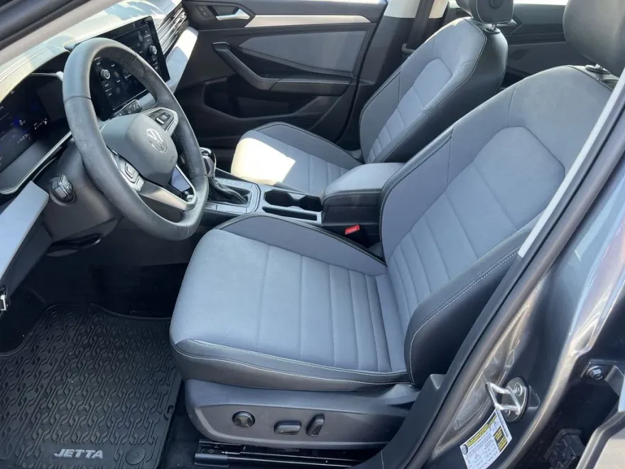 2025 Volkswagen Jetta 1.5T SE photo 1