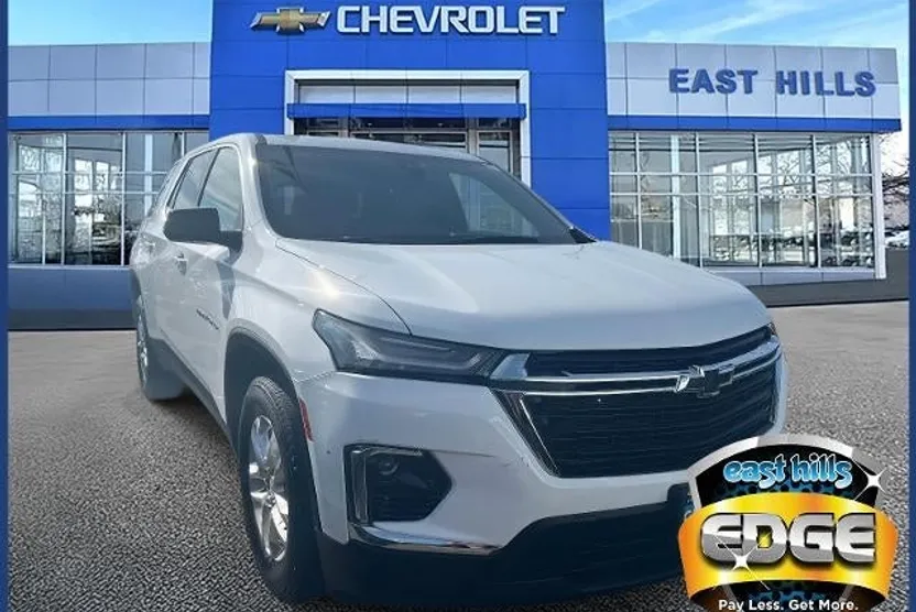 2023 Chevrolet Traverse LS photo 1