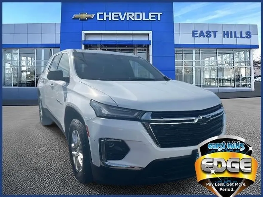 2023 Chevrolet Traverse LS photo 1