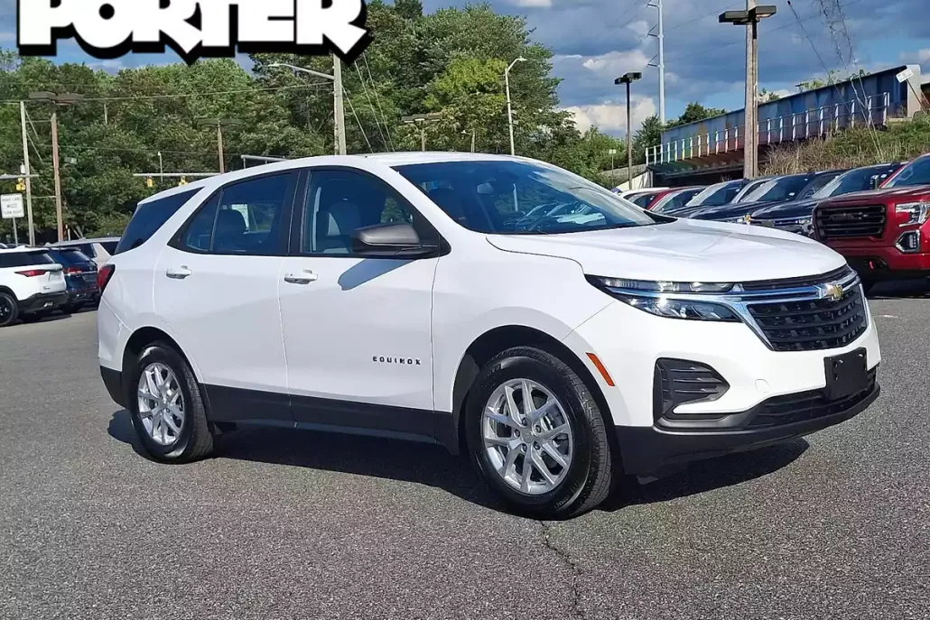 2023 Chevrolet Equinox LS photo 1