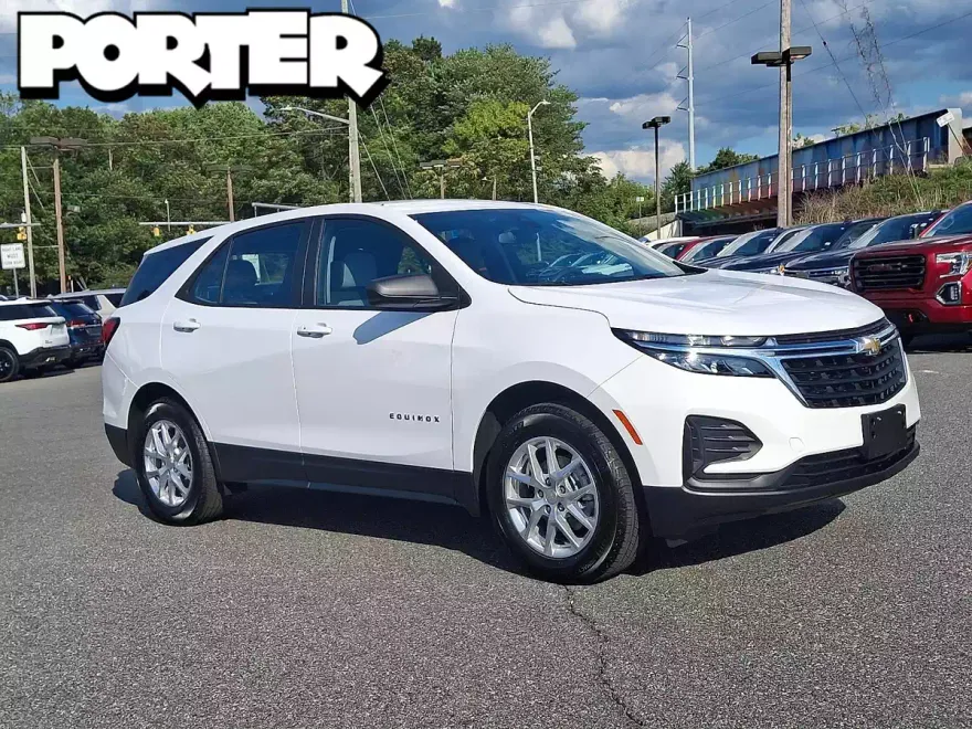 2023 Chevrolet Equinox LS photo 1