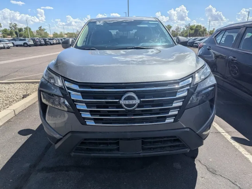 2024 Nissan Rogue SV photo 1