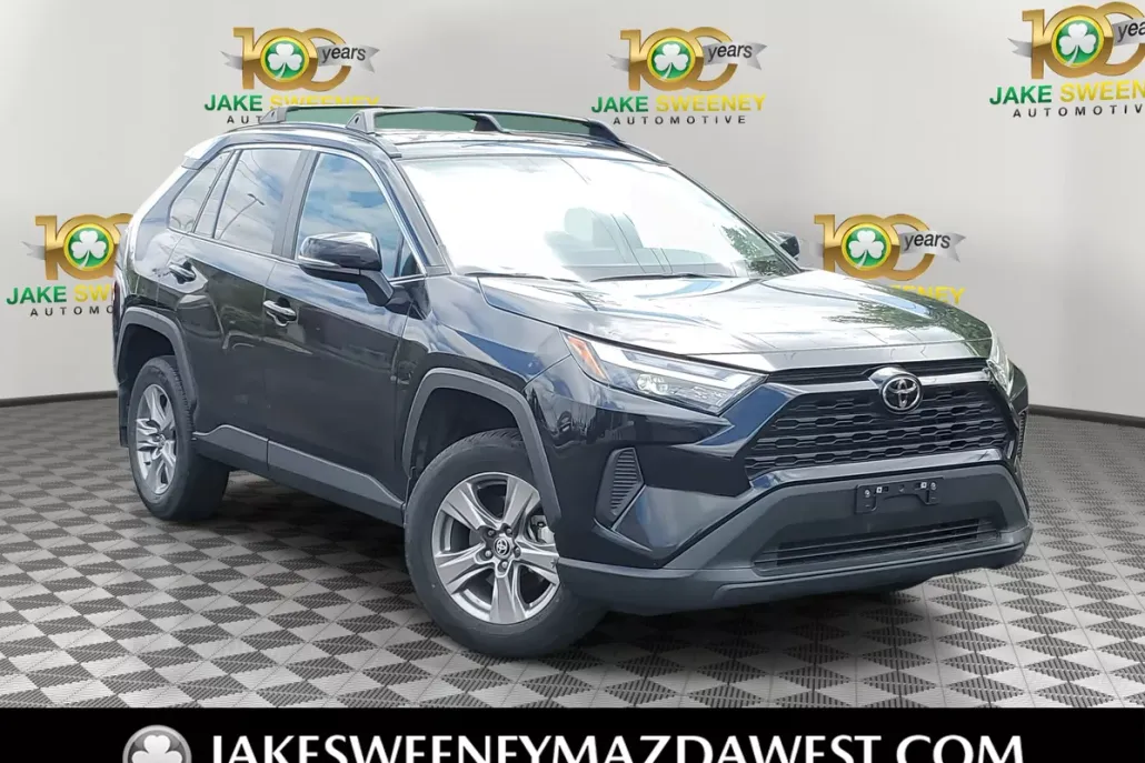 2024 Toyota RAV4 XLE photo 1