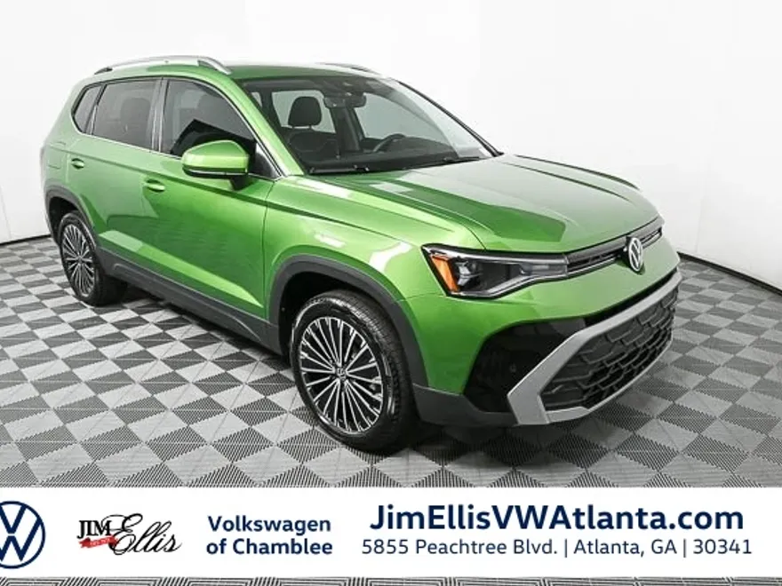 2025 Volkswagen Taos SE photo 1