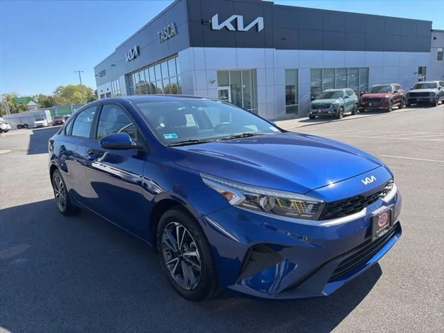 2023 Kia Forte LXS photo 1