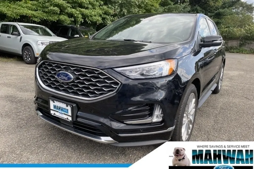 2021 Ford Edge Titanium photo 1