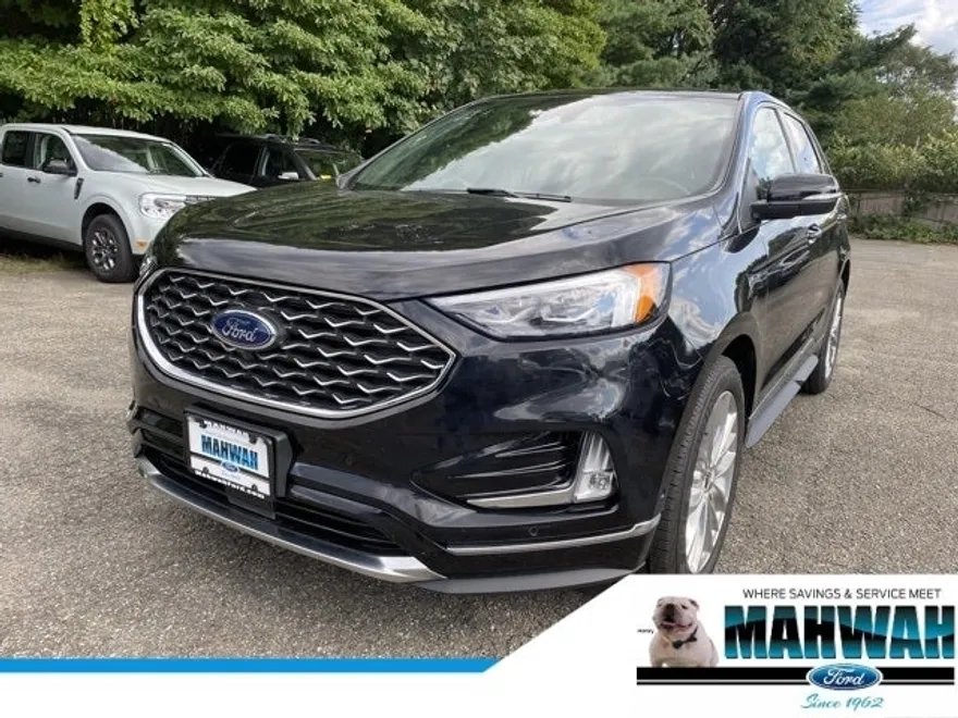 2021 Ford Edge Titanium photo 1