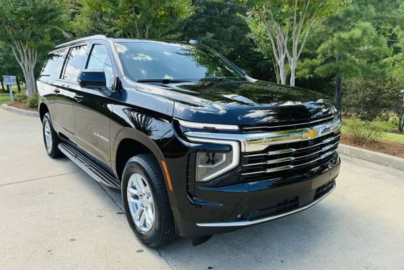 2025 Chevrolet Suburban LT photo 1