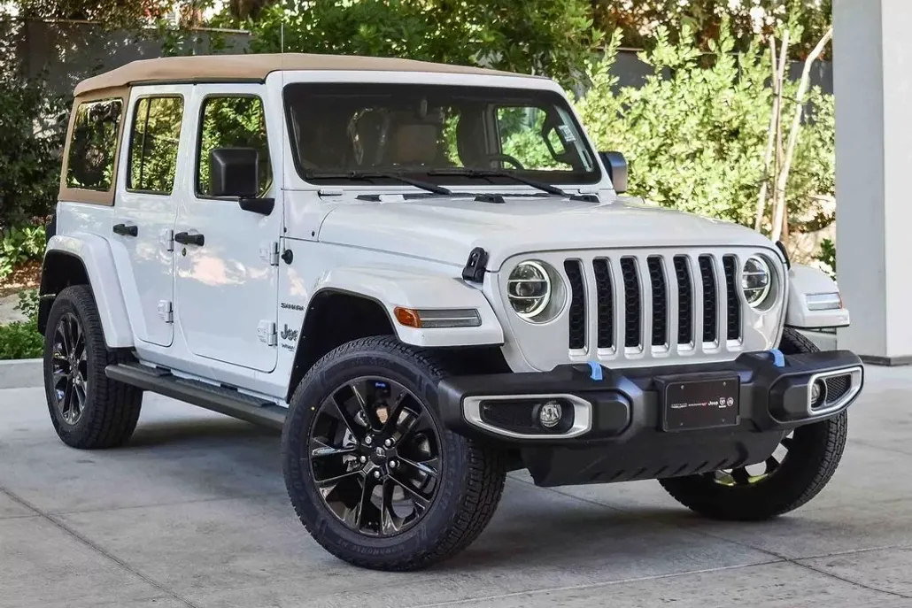 2022 Jeep Wrangler Unlimited Sahara 4xe photo 1