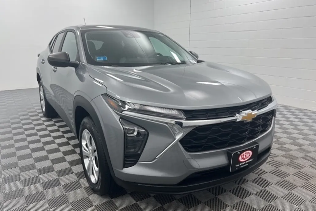 2024 Chevrolet Trax LS photo 1