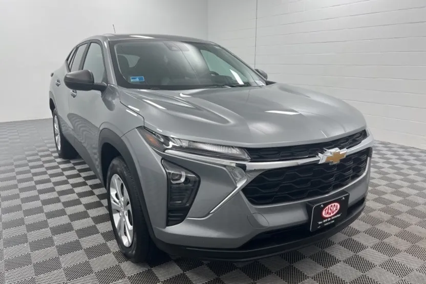 2024 Chevrolet Trax LS photo 1
