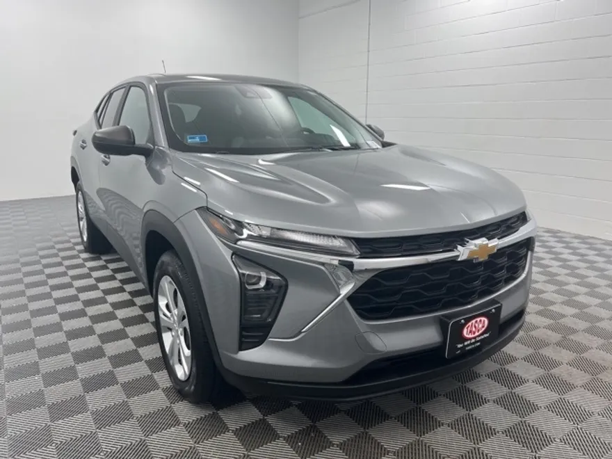 2024 Chevrolet Trax LS photo 1