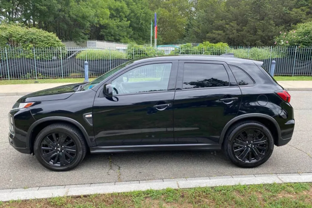 2021 Mitsubishi Outlander Sport LE photo 1