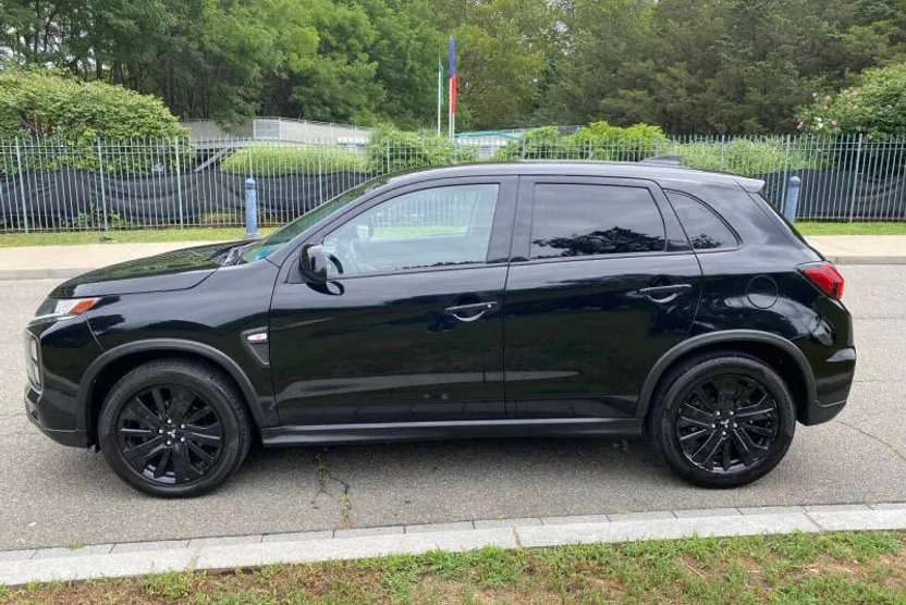 2021 Mitsubishi Outlander Sport LE photo 1
