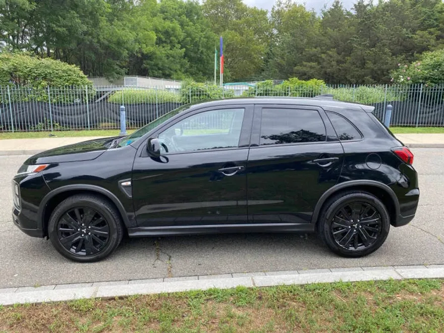 2021 Mitsubishi Outlander Sport LE photo 1