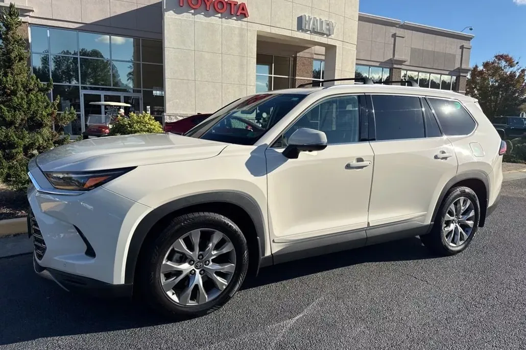 2024 Toyota Grand Highlander Limited photo 1