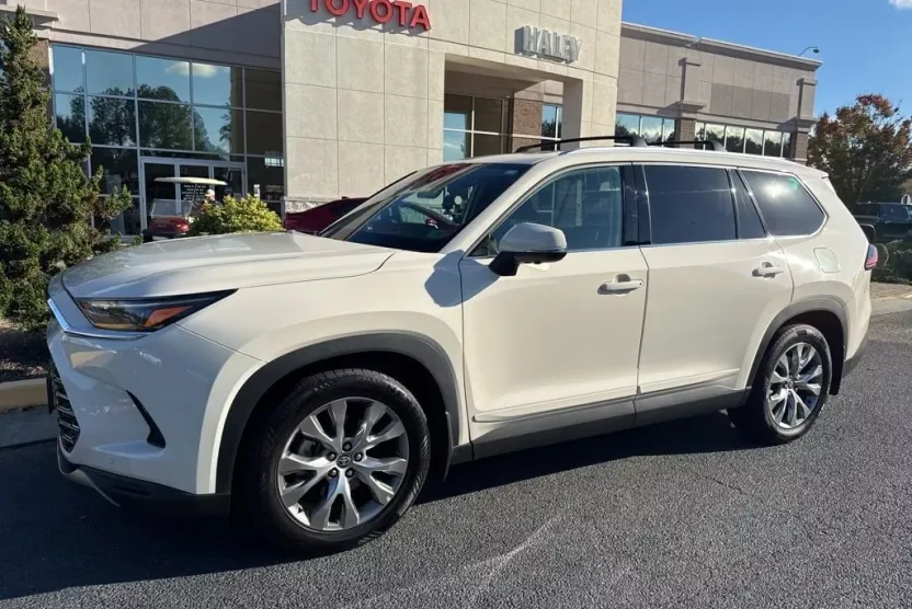 2024 Toyota Grand Highlander Limited photo 1