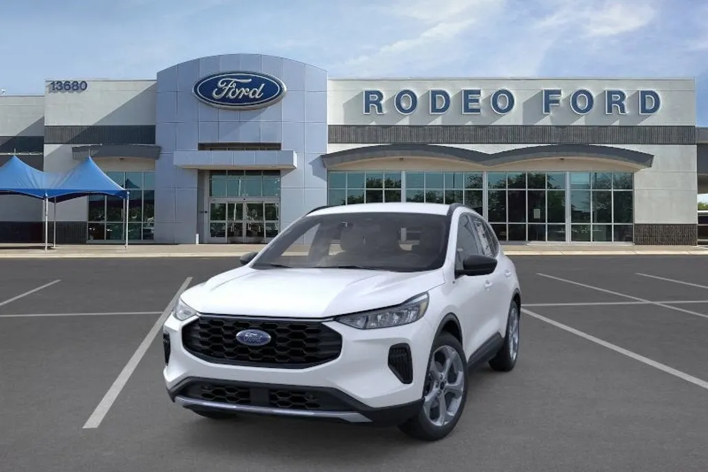 2025 Ford Escape ST-Line photo 1