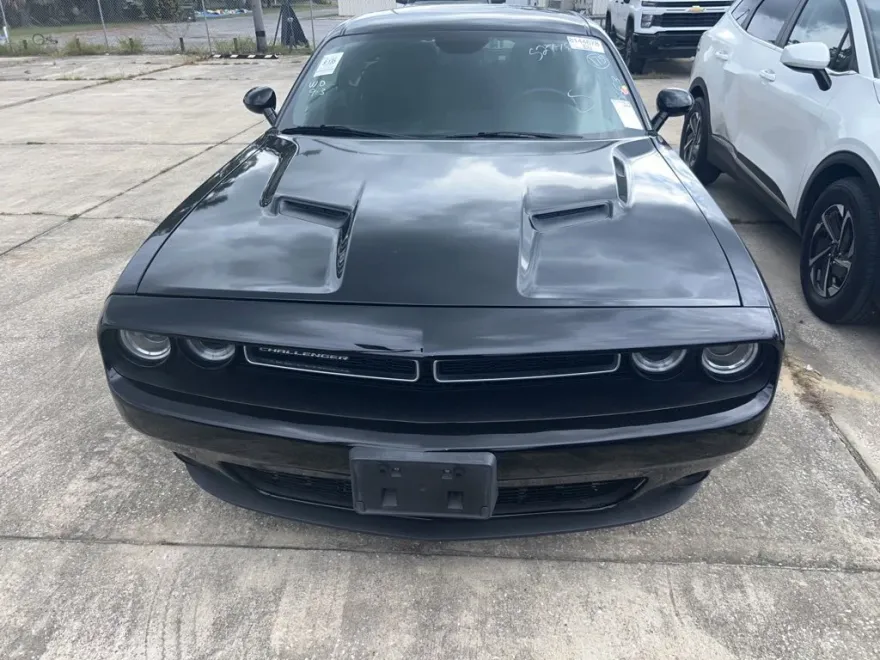 2023 Dodge Challenger SXT photo 1