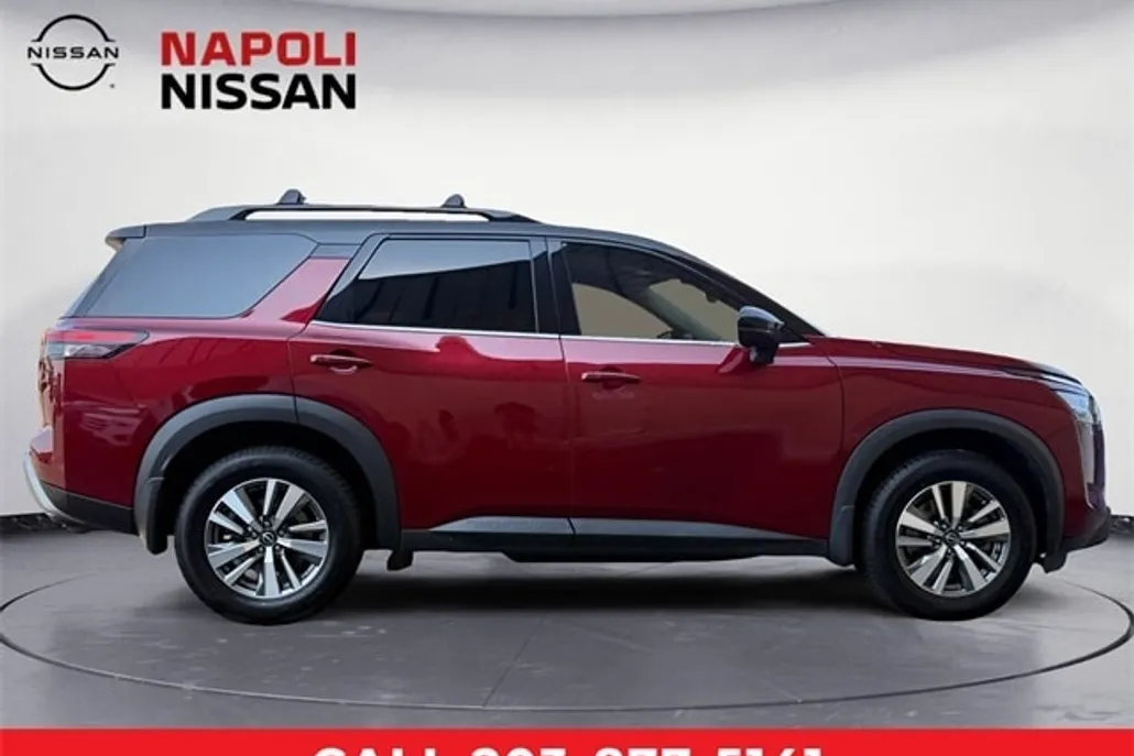 2023 Nissan Pathfinder SL photo 1