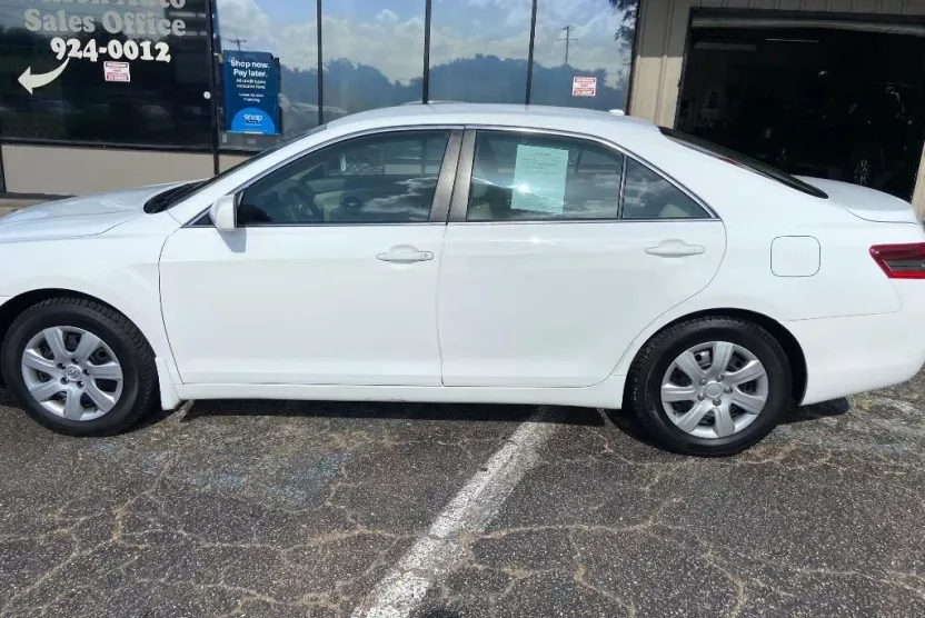 2011 Toyota Camry XLE photo 1